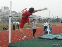 跳高视频小学生,跳高赛场展风采